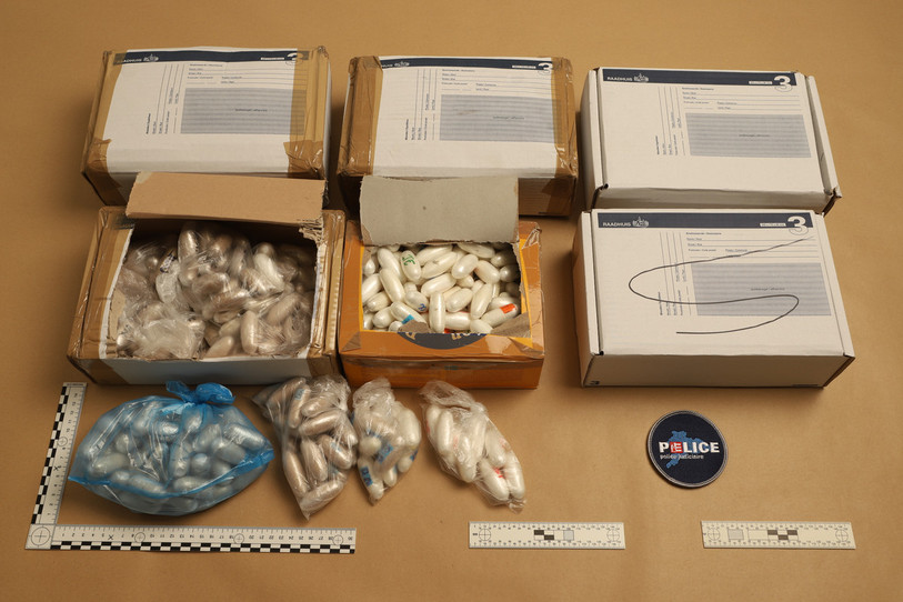 Lors du contrôle, 15,480 kilos de drogue ont été saisis, emballage compris. Photo : police cantonale jurassienne.
