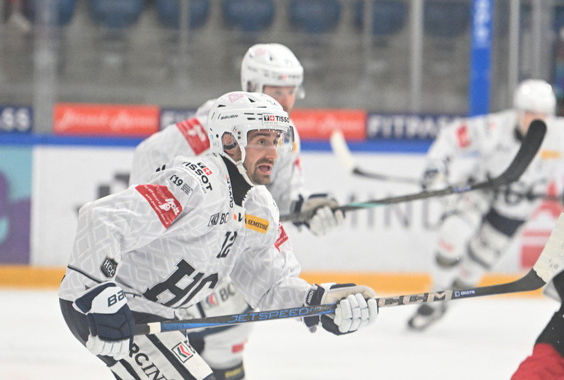 Avec deux buts et deux assists au compteur, l'attaquant du HCC, Thibault Frossard, a amplement participé au succès de ses couleurs. (photo : Bertrand Pfaff)