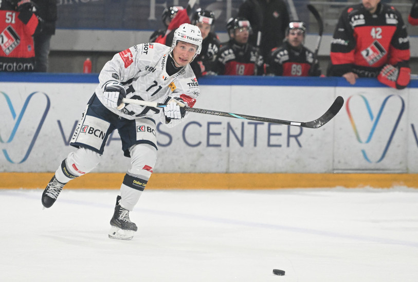 Sur le premier but, le tir dévié de Loïc In-Albon a fait mouche. (photo : Bertrand Pfaff)