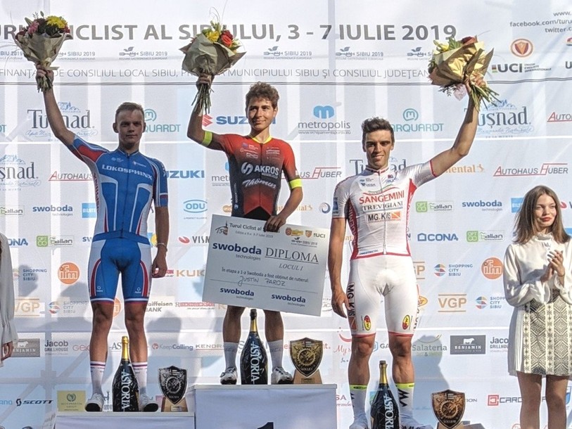 Justin Paroz sur la plus haute marche du podium.