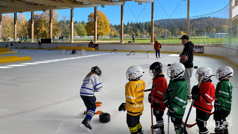 Ce sont surtout les jeunes hockeyeurs de l'académie du HC La-Chaux-de-Fonds qui étaient présents lors de l'événement.