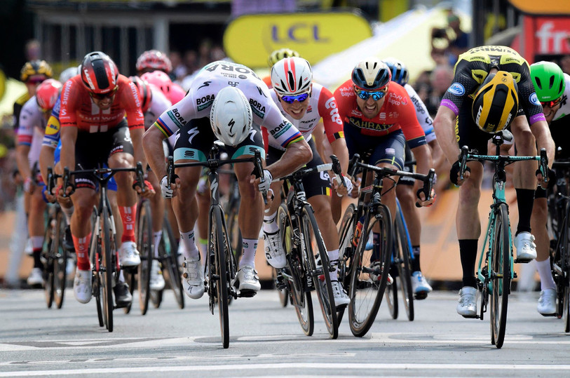 Mike Teunissen (tout à droite) a battu Peter Sagan d'un souffle (photo : Twitter Team Jumbo-Visma).