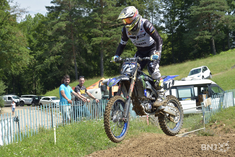 Nicolas Schnegg fête un podium à Ederswiler. (Photo: Georges Henz)