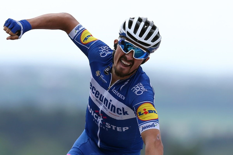 Julian Alaphilippe peut laisser éclater sa joie (photo : Twitter Deceuninck-QuickStep).