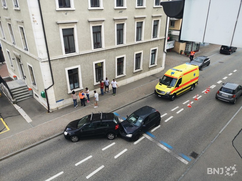 L'accident a eu lieu à côté du bâtiment municipal.