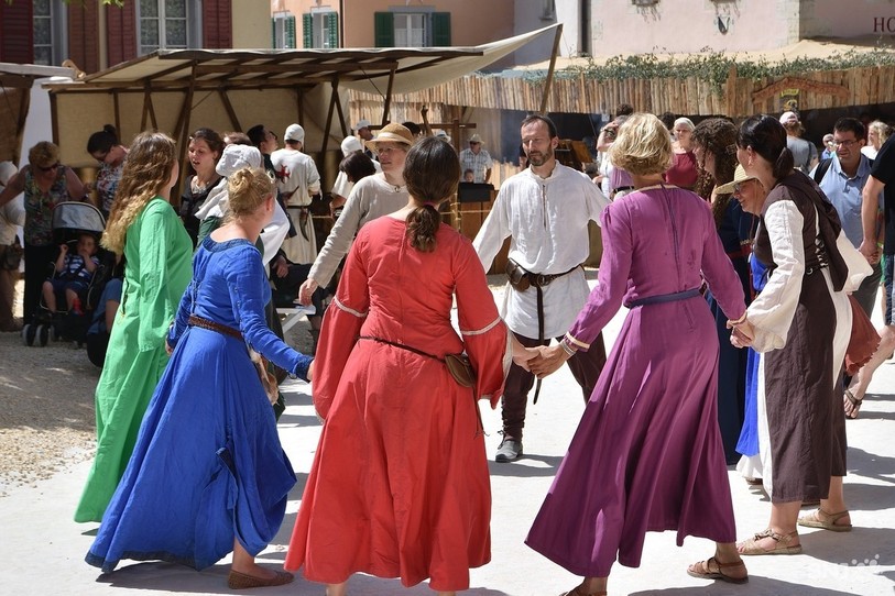 On va danser au rythme des Médiévales de vendredi à dimanche à St-Ursanne (photo : archives) !