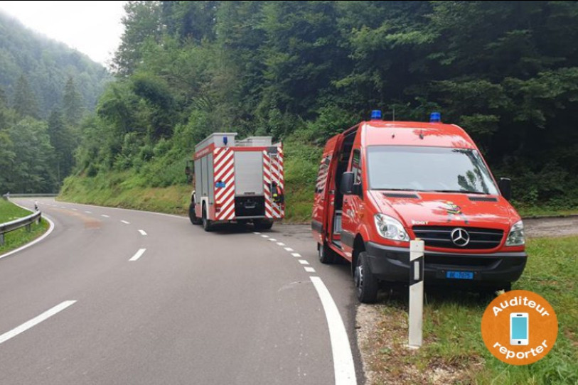 Les pompiers ont effectué des travaux de nettoyage sur environ 2 km. (Photo: auditeur reporter)