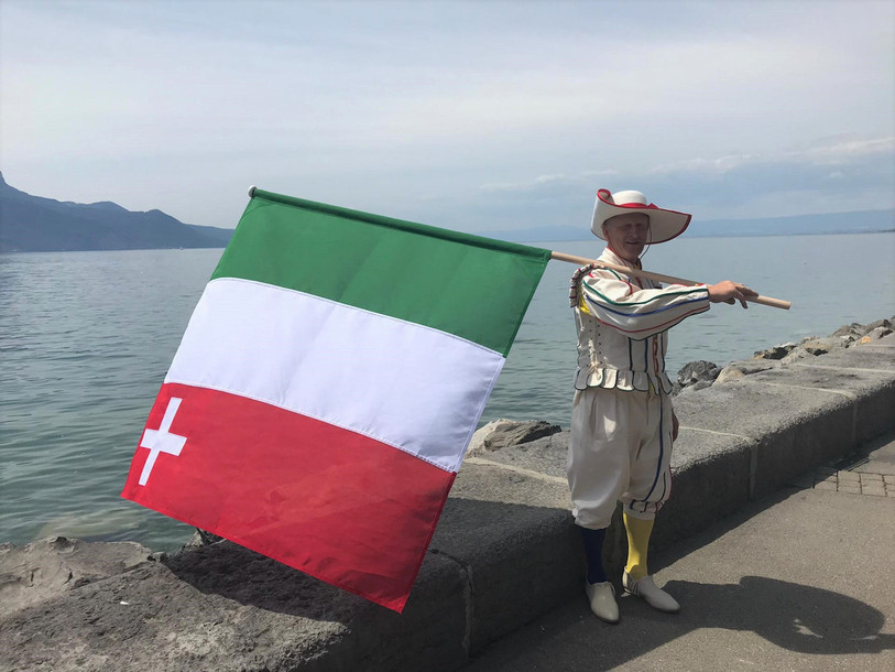 Jean-Denis Perrochet en costume juste avant le cortège de la Confrérie. (Photo: Guillaume Zumbach)