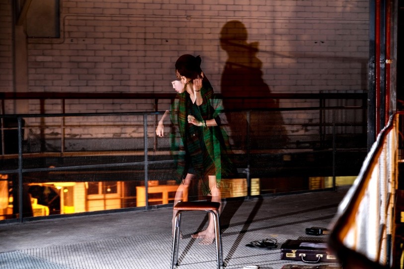(Photo : © Guillaume Fuzz
Lachat, Kana Nakamura au travail, 2015)