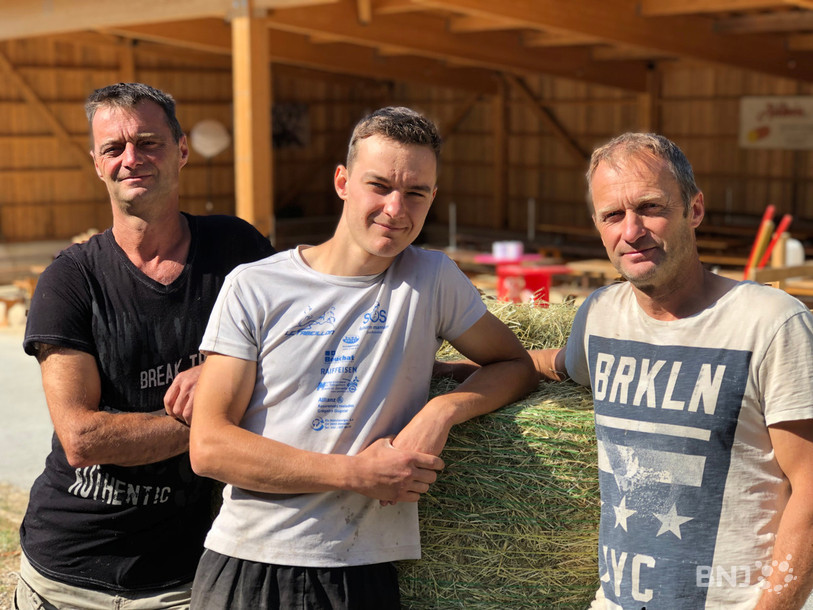 Olivier, Evan et Vincent Cerf (de gauche à droite) sont prêts à accueillir plusieurs centaines de personnes pour le concert de Christophe Meyer.