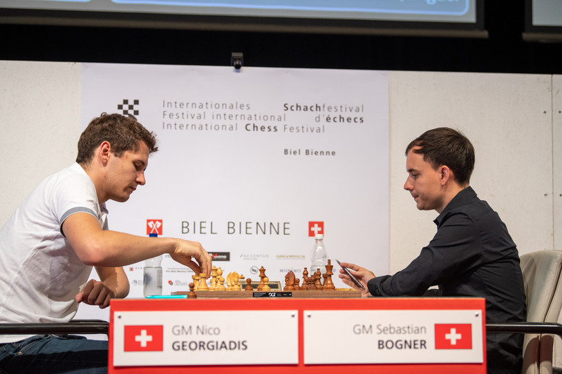 Nico Georgiadis et Sebastian Bogner restent pour l'heure en fin de classement. (Photo: Festival international d'échecs de Bienne)