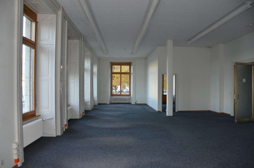 Les nombreuses salles administratives vont être en partie conservées. (photo : art'chitecture Serge Grard)