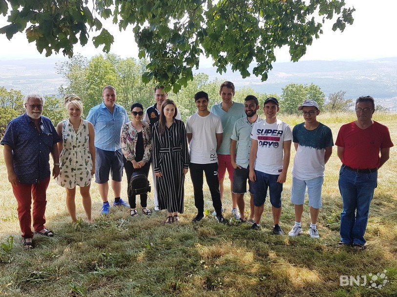 Certains Grands Maîtres engagés au Festival international d'échecs à Bienne ont profité de leur journée de repos à la Montagne de Boujean en compagnie de leurs proches.