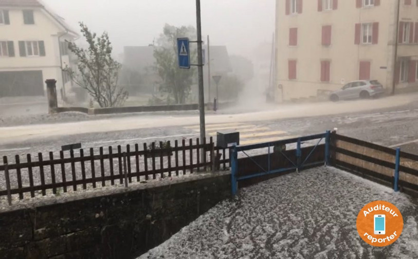 De la grêle s'est abattue sur Sonvilier. (Photo: auditeur reporter)