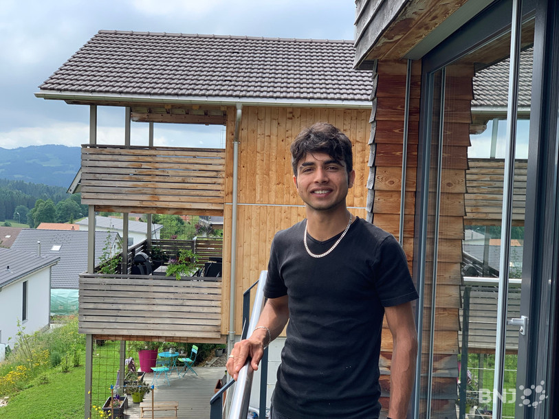 Zinat commencera un apprentissage de menuisier en août.