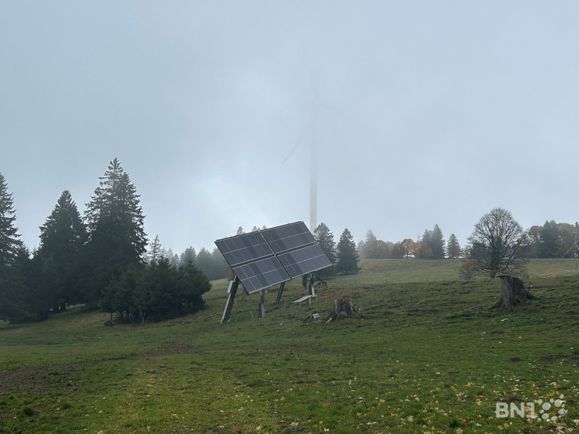 Les panneaux solaires n’ont pas vraiment pu profiter d’un ciel dégagé ce
lundi à Mont-Soleil.