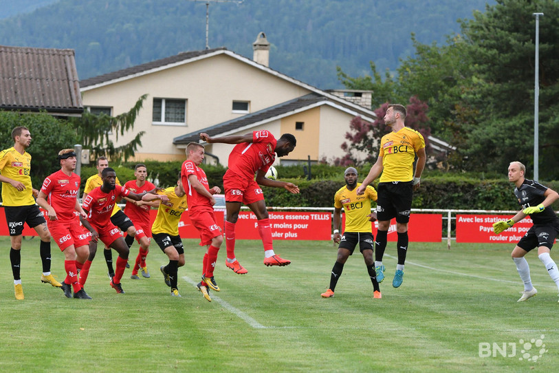Les SR Delémont (en rouge) et le FC Bassecourt affichent des objectifs opposés en ce début de saison. (Photo Georges Henz)