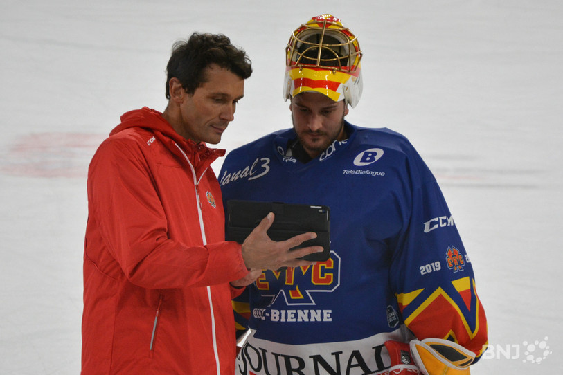 Elien Paupe (à droite) et Marco Streit (entraîneur des gardiens).