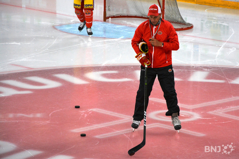 Antti Törmänen a usé du sifflet pour ce premier entraînement.