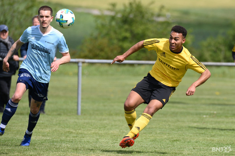 Hervé Tschanz et le FC Cornol-La Baroche (en jaune) vont entamer leur saison par un derby ajoulot face au néo-promu Courgenay.