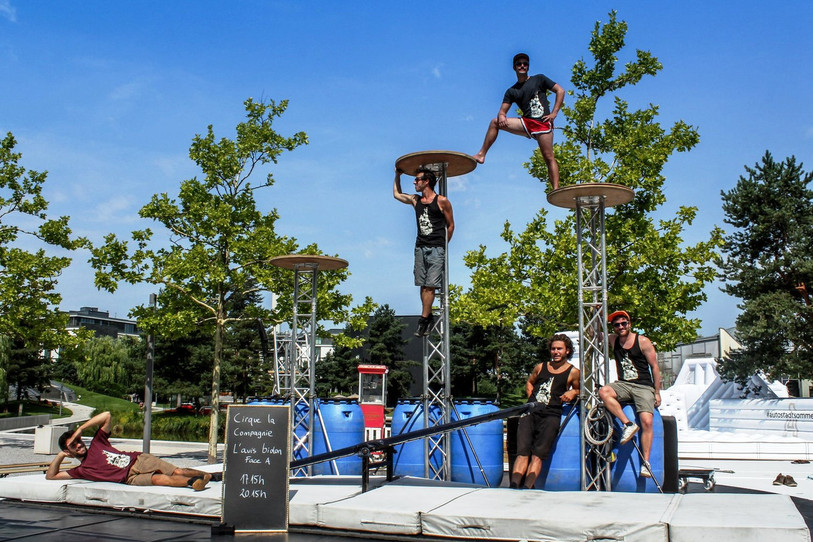Baptiste Clerc et le Cirque La Compagnie vont animer la fête de Vicques (photo : Cirque La Compagnie).
