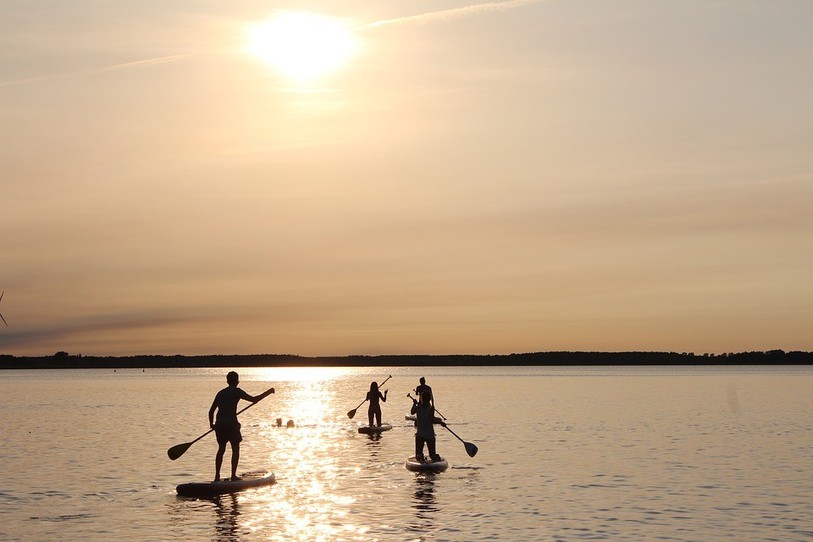 La pratique du stand-up paddle a explosé depuis 2015, note la SUVA. (Photo d'illustration)