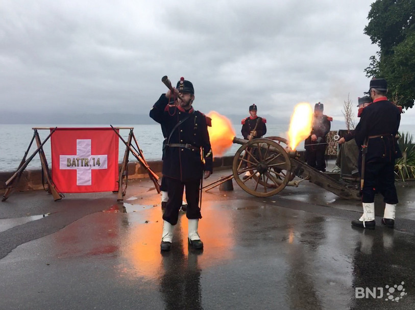 La délégation neuchâteloise a pu commencer son cortège après le traditionnel coup de canon.