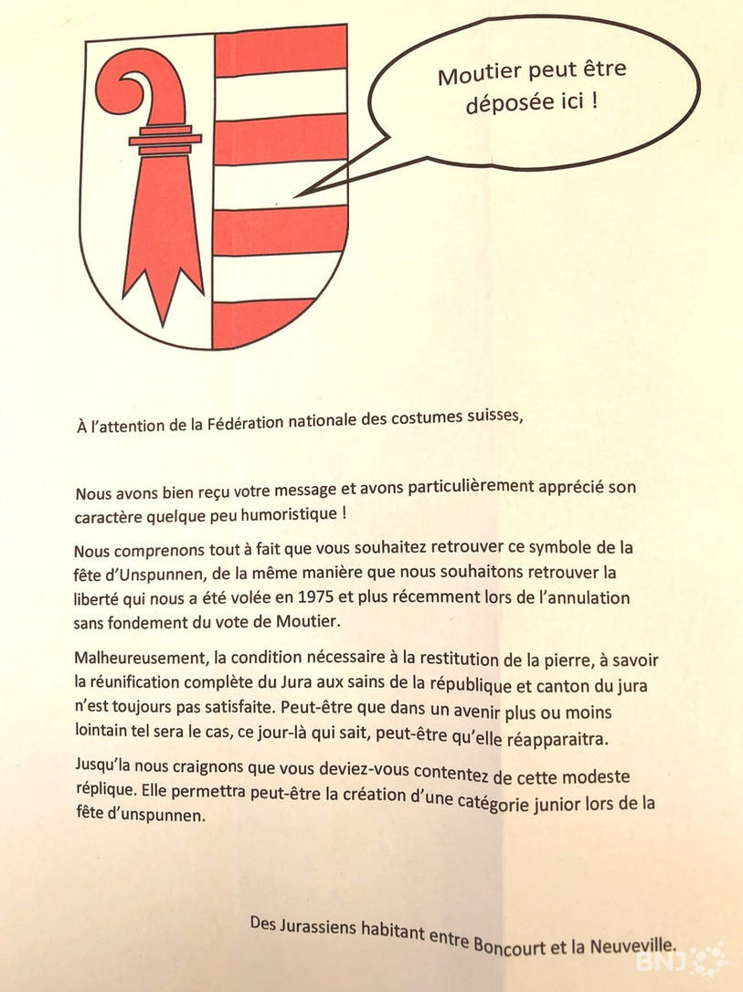 Le message qui accompagnait la pierre fictive.