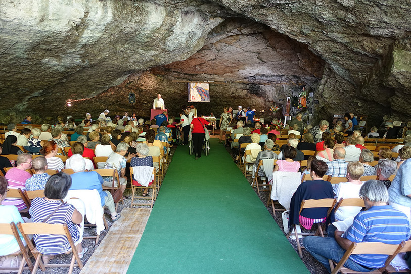 La grotte Sainte-Colombe à Undervelier accueille une messe chaque 15 août. Photo: jurapastoral.ch