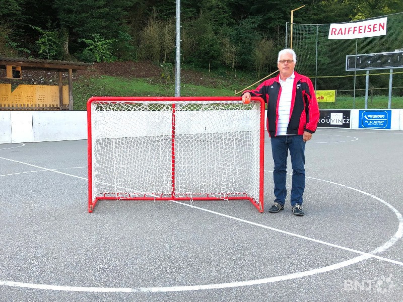 Le président du SHC Buix Denis Fridez attend désormais avec impatience la couverture de la piste de la Vallatte. Les gabarits sont déjà posés.
