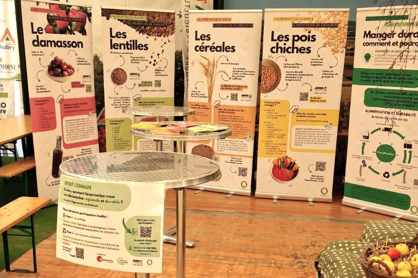 L’exposition est composée de panneaux explicatifs ainsi que de recettes que les visiteurs peuvent emporter. (Photo : Fondation O2.)