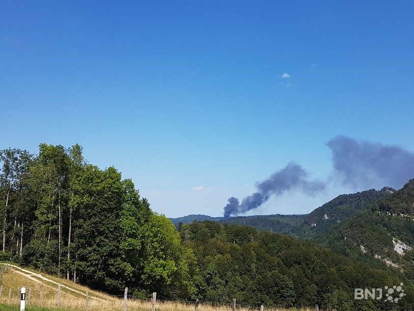 La fumée qui s'est dégagée de l'incendie a été vue loin à la ronde, comme ici depuis le sommet des Rangiers.