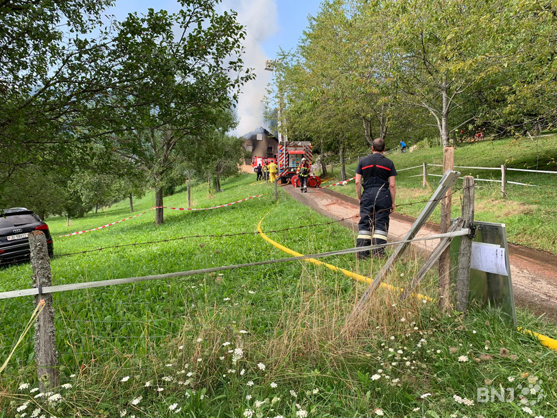 Le feu a pris dans une ferme isolée sur les hauts de Charmoille.