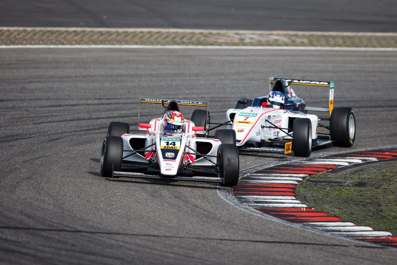 Grégoire Saucy s'est montré convaincant sur le circuit du Nürburgring. (Photo: Facebook/ADAC Formel 4)