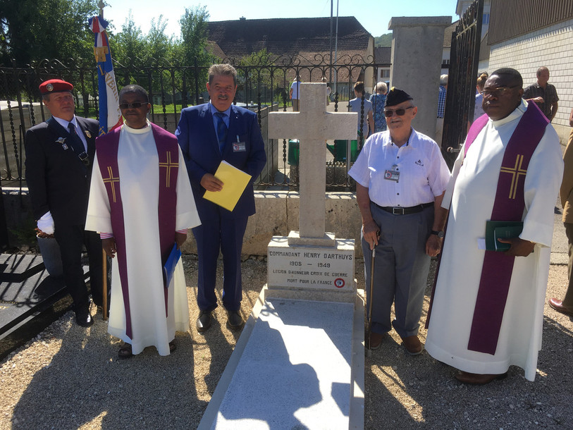 La tombe du commandant Henry d'Arthuys a été bénie dimanche. (Photo : Denis Fridez)