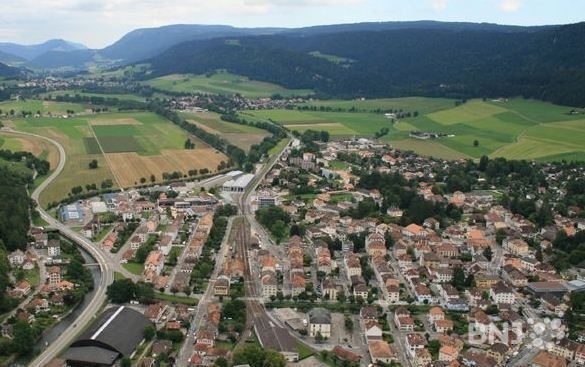Le Val-de-Travers vu depuis le Chapeau de Napoléon. (photo: archives)