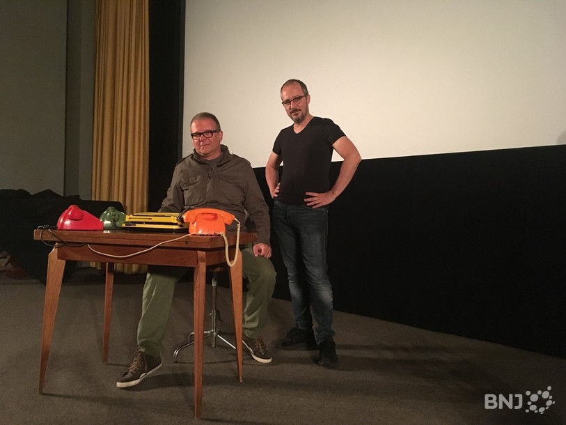 Julien Comelli et Erwan Le Gac investissent le cinéma Lido pour tourner leurs commentaires et analyses de 17 films, dont « Le pont de Cassandra ».