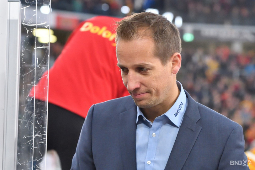 L'entraîneur du HC Bienne, Antti Törmänen, peut arborer un sourire après cette victoire dans le derby (photo : archives).