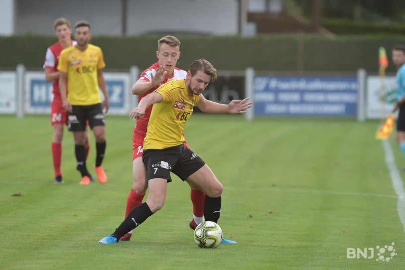 Nolan Erard et le FC Bassecourt tenteront d'arracher leur premier succès de la saison dimanche à l'occasion du retour de leur ancien entraîneur Anthony Sirufo aux Grands-Prés (photo : Georges Henz).