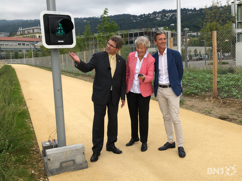 Le maire de Bienne, Erich Fehr, la directrice des travaux publics Barbara Schwickert et Thierry Straehl, vice-président finances et services (de gauche à droite).