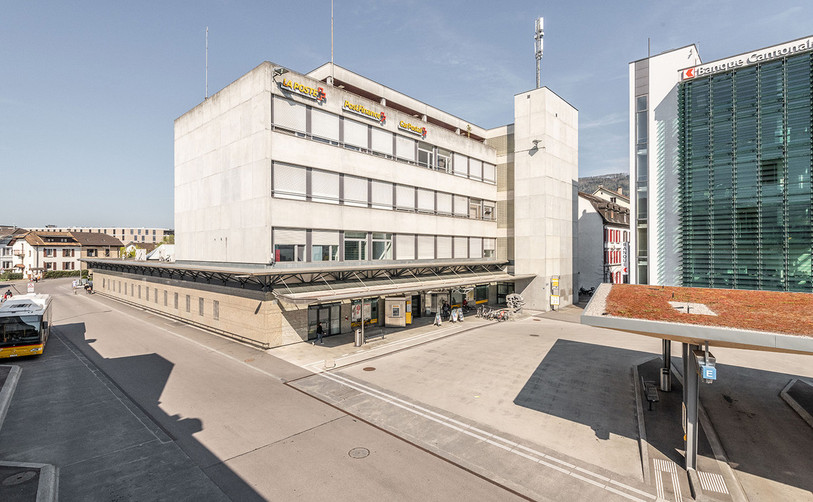 Le bâtiment actuel de la Poste à Delémont sera démoli pour faire place au nouveau complexe immobilier. (Photo : Poste Immobilier)