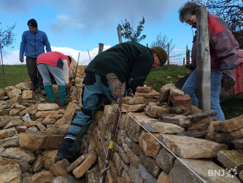 Les deux formateurs et les deux participantes ont bravé le vent et le froid ce vendredi aux Bois.