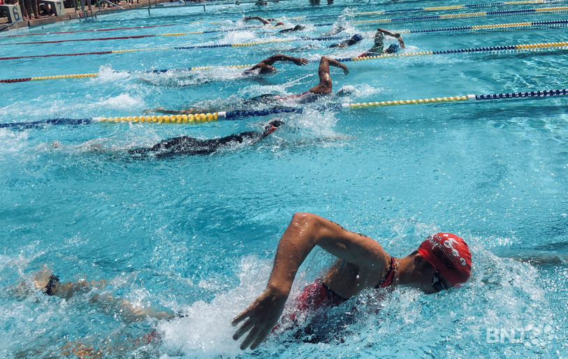 Alexis Cohen, au premier plan, a littéralement gagné la course dès la sortie des bassins. 