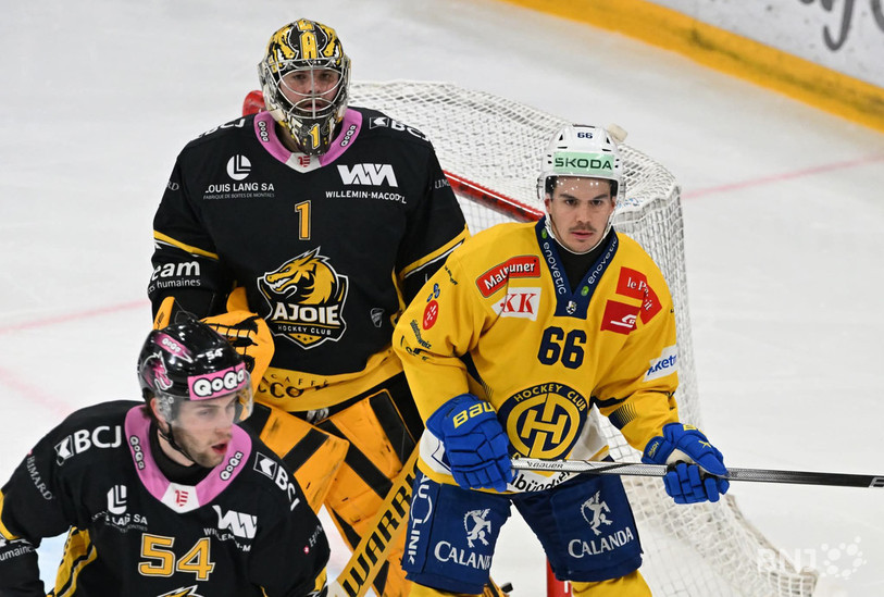 Valentin Nussbaumer marche sur l'eau avec Davos actuellement en National League de hockey sur glace. (Photo : archives Georges Henz)