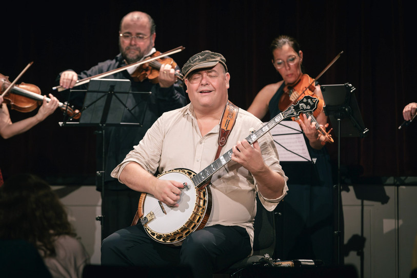 Le musicien multi-instrumentiste norvégien Stian Carstensen s'est produit à St-Imier dans le cadre du Festival du Jura. (Photo : Festival du Jura)