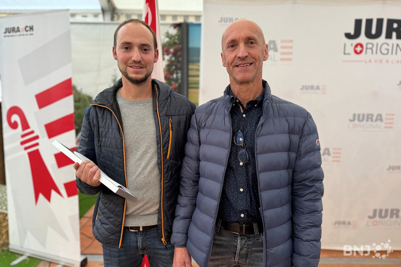 Daniel et Thibault Studer de Lugnez ont remporté le Prix de l'innovation et de l'excellence en agriculture pour leur introduction de la culture d'asperges dans la région.
