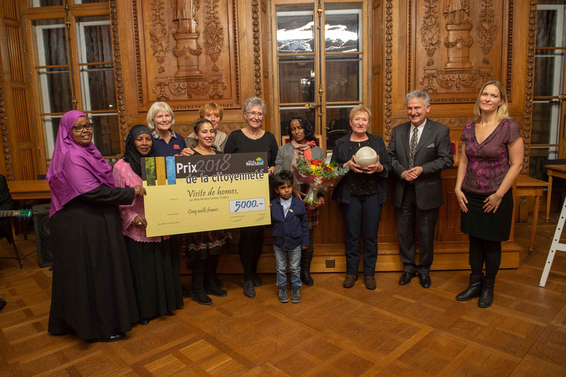 En 2018, le Prix avait été attribué à des bénévoles de l'association RECIF pour l'organisation de visites de homes avec des femmes migrantes. (Photo : Ville de Neuchâtel).