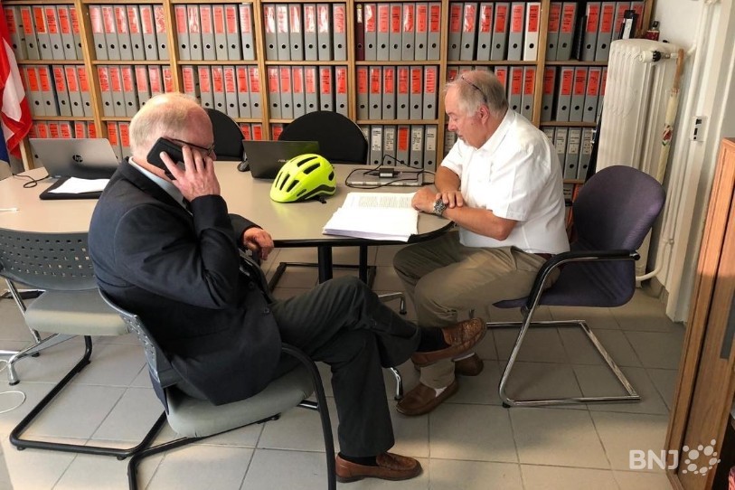Lecture du jugement du Tribunal administratif bernois au bureau du Mouvement autonomiste jurassien ce jeudi matin.