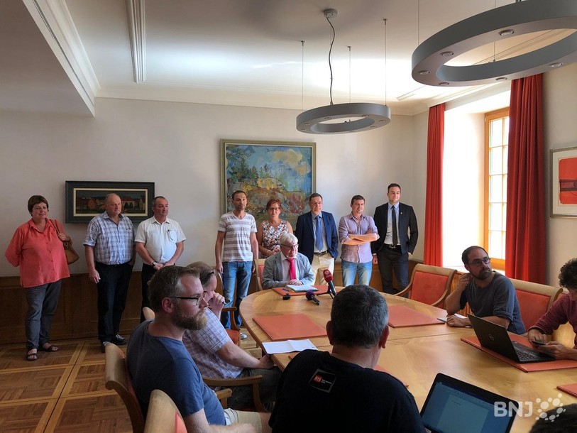 Le Conseil municipal de Moutier lors de sa conférence de presse.