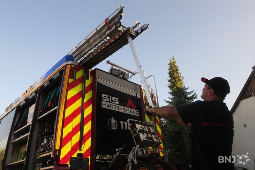 Les sapeurs-pompiers de toute la Suisse (ici à Haute-Sorne) présenteront samedi leurs moyens de lutte à la population.